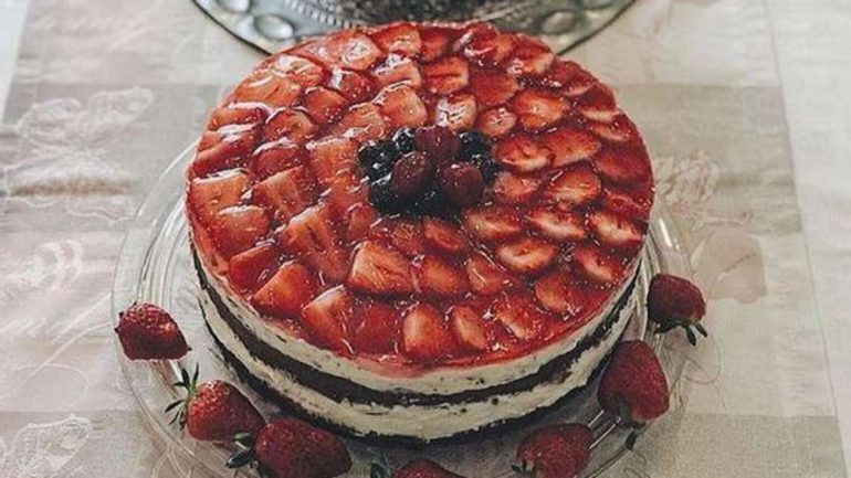 Strawberry Strasciatella Cake Recipe |  Enjoyment