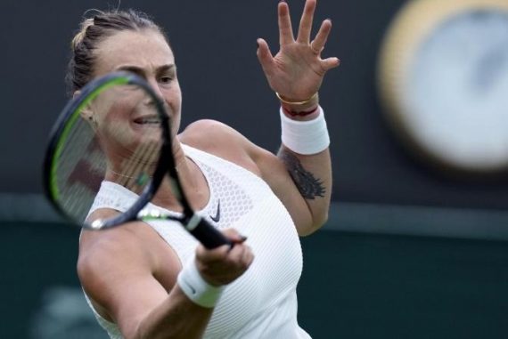 Tennis - Co-favorite Sabalenka struggles in the third round