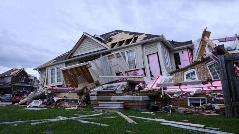 Canada: Tornado devastated entire roads in Baria