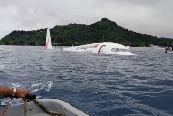 Crew members rescued: Boeing pilots make emergency landing from Hawaii