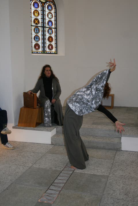 Mezzo-soprano Carmen Wursch (left) and dancer Esther Bunter cast the room into a mystical world.