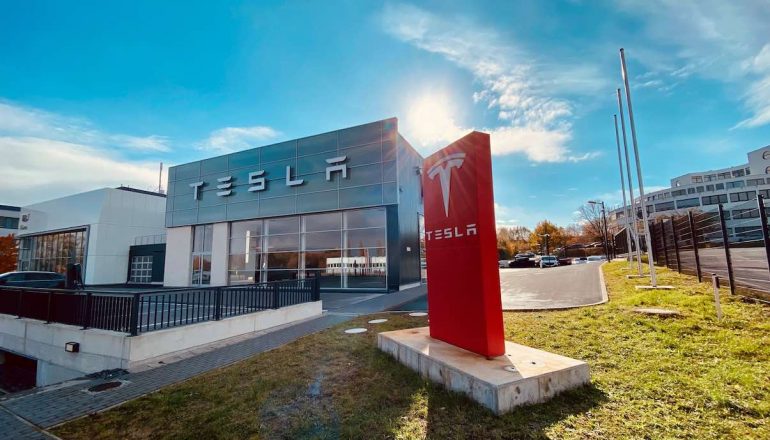 Tesla opens center in Dresden> teslamag.de