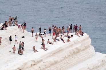 Sicily's most beautiful photo beach: Italian Musk's famous rock formations offer