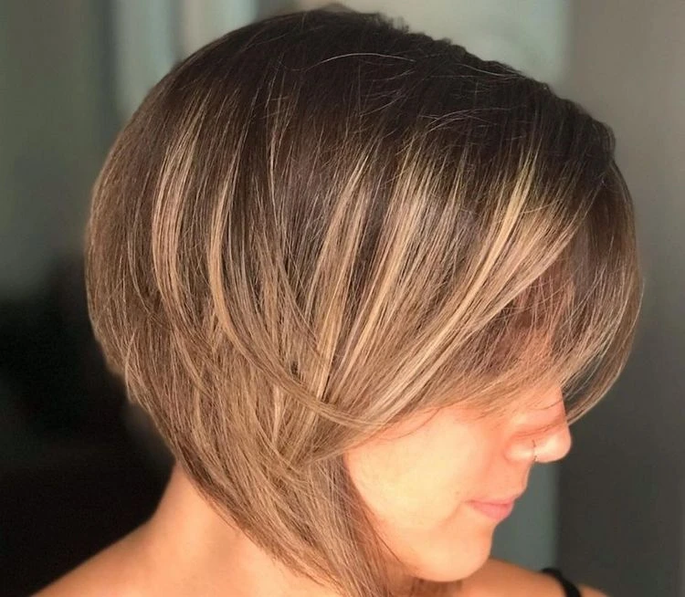 Hip Trend Hairstyles in Fall 2022 for Women Young and Old - Feathered Bob Hairstyles