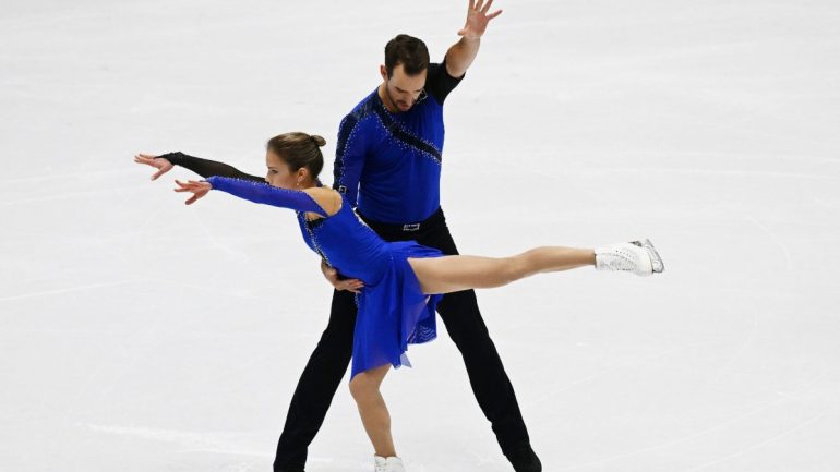 Figure Skating - Pairs Efimova / Blommart Second - Sport